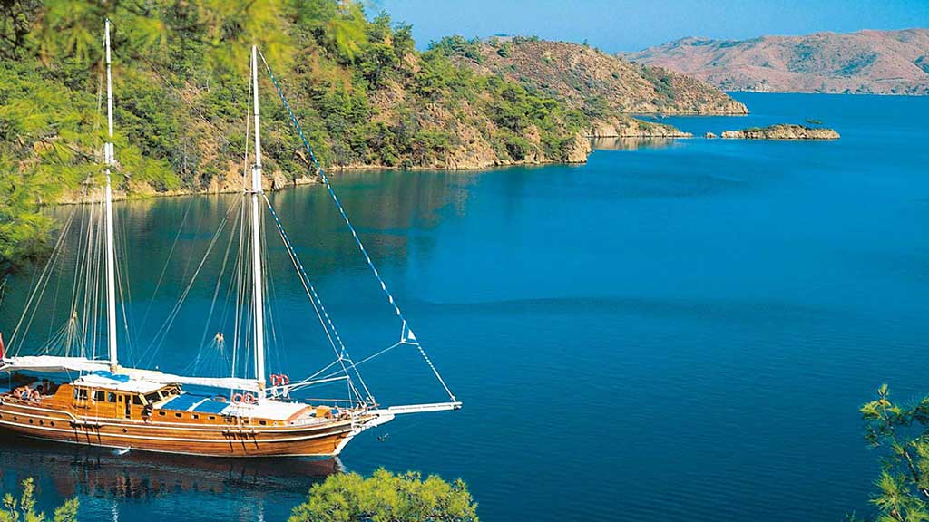Fethiye tekne turu, tekne sahilde