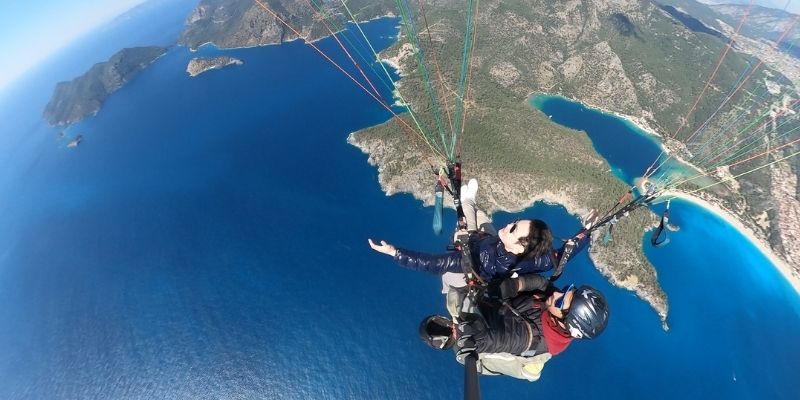 ölüdeniz yamaç paraşütü fiyatı 2024 yılı için 150 usd olarak belirlenmiştir.